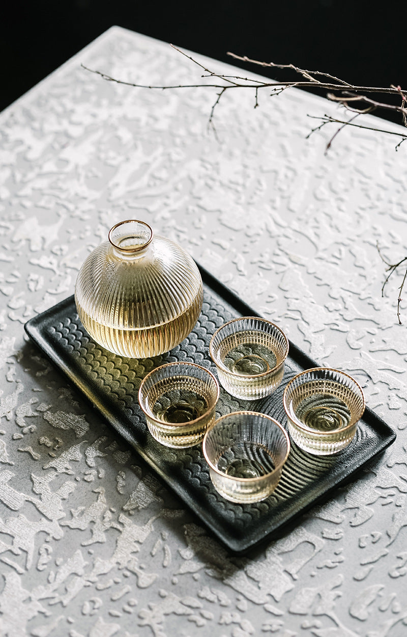 saki set with gold rim