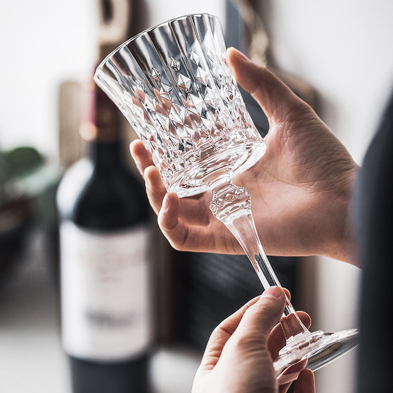 Diamond-patterned wine glasses with unique stem