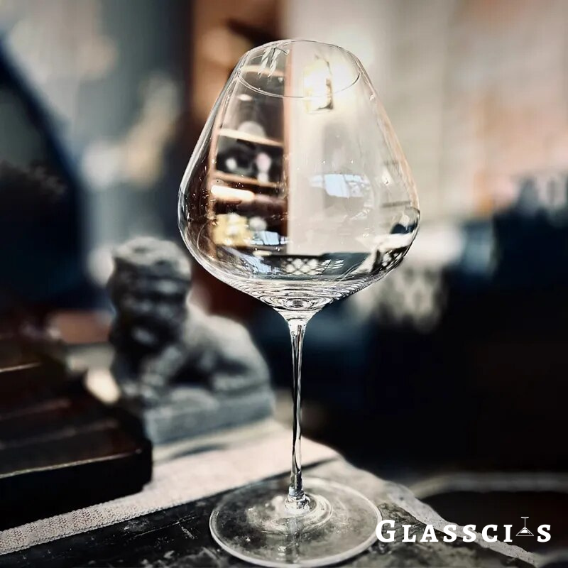 Perfect curve burgandy glasses for tasting
