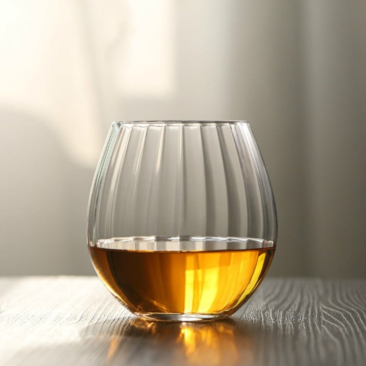Ribbed whiskey glass with wide base