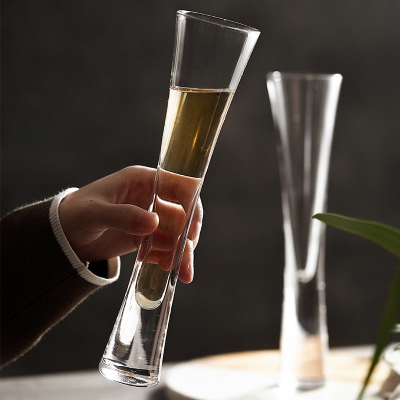 Modern design wine glasses with thick base