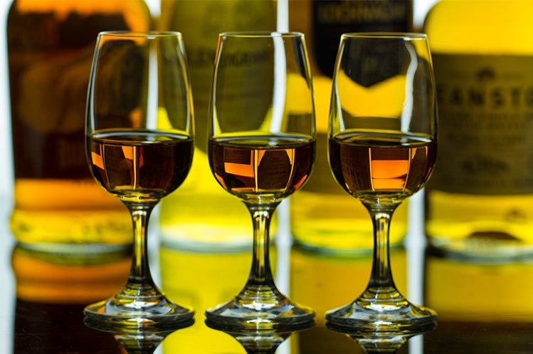 a set of tulip whiskey glass on a fancy bar