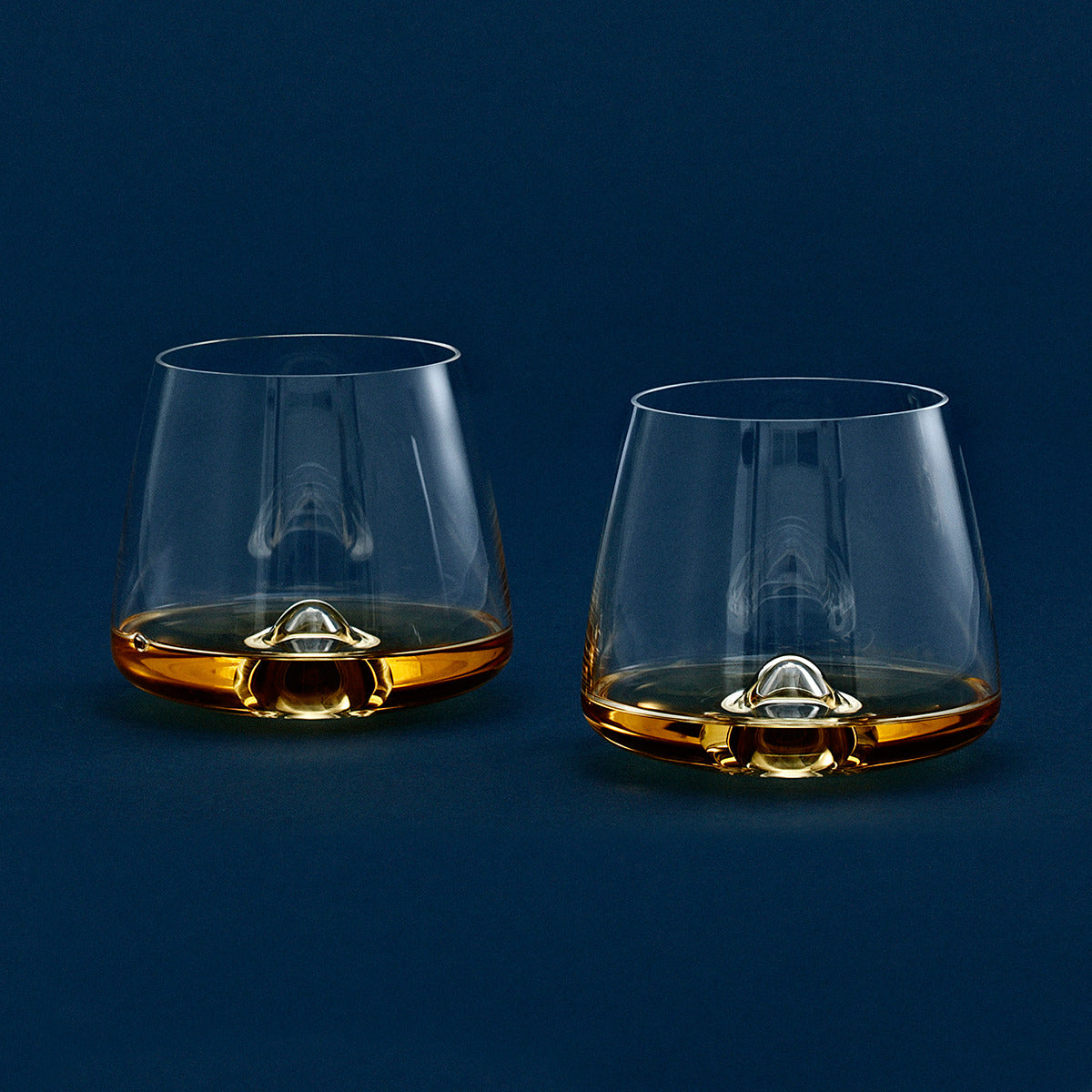 Minimalist Whiskey Peaks Glass