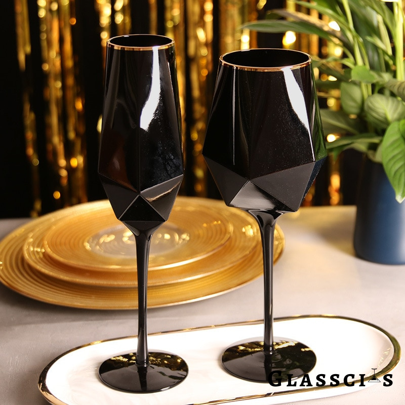 Glasscias's Black and Gold Wine Glasses for Sophisticated Evenings