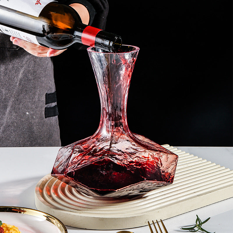 Artistic approach to wine decanting: geometric decanter design