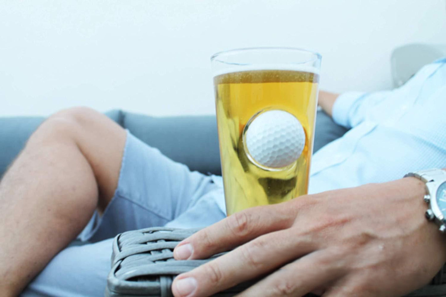 Golf-themed pint glass for enthusiasts