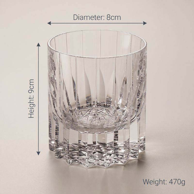 Crystal whiskey glass dimensions: 9 cm tall, 8 cm wide, 470 g