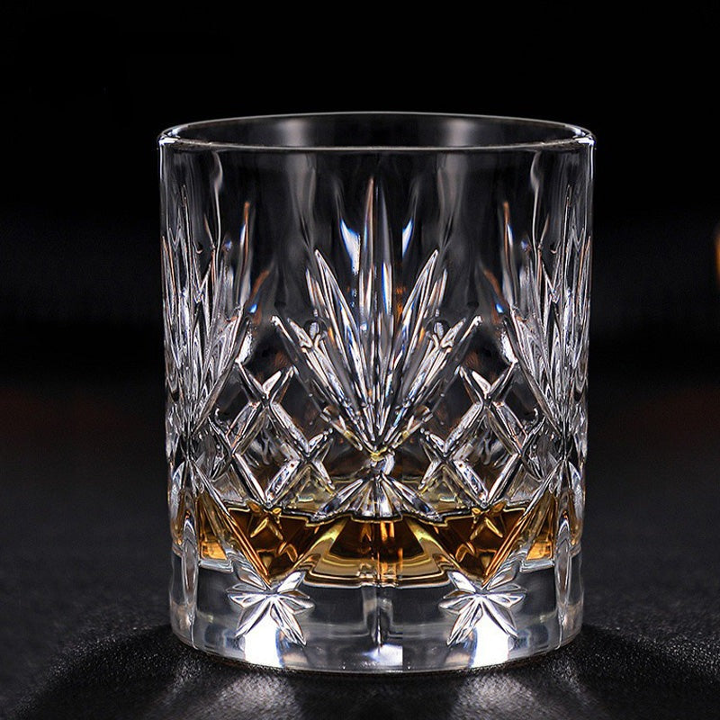 Elegant crystal glasses for whisky with crown-like patterns