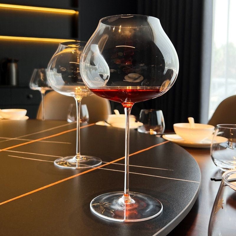 best pinot noir wine glasses in dining setting