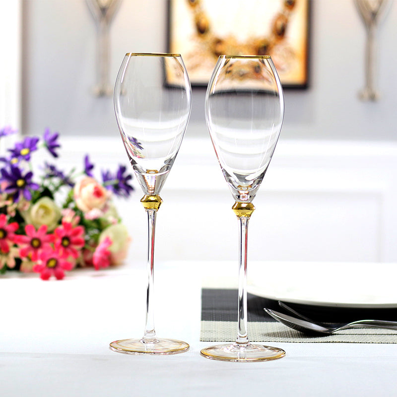 A hint of gold elevating the wine glass aesthetic
