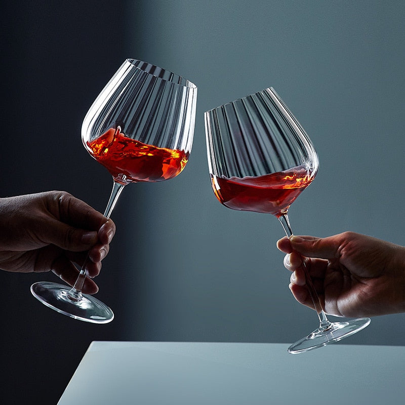Elegant Glasscias Iridescent Wine Glasses for Parties