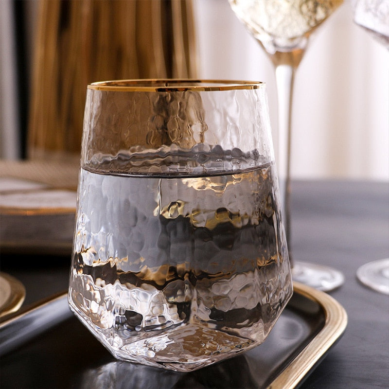 geometric stemless wine glasses with gold rim and hammered design | Glasscias