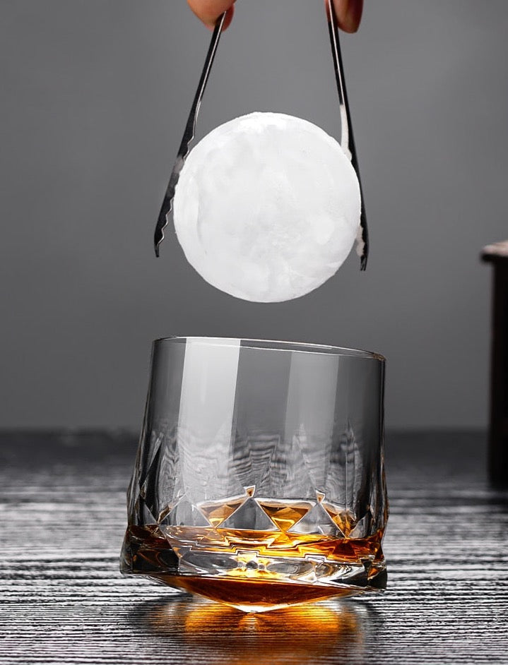 Diamond cutting rotating whiskey glasses by glasscias 