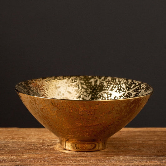 Spiritual gold sakazuki cup with leaf motif