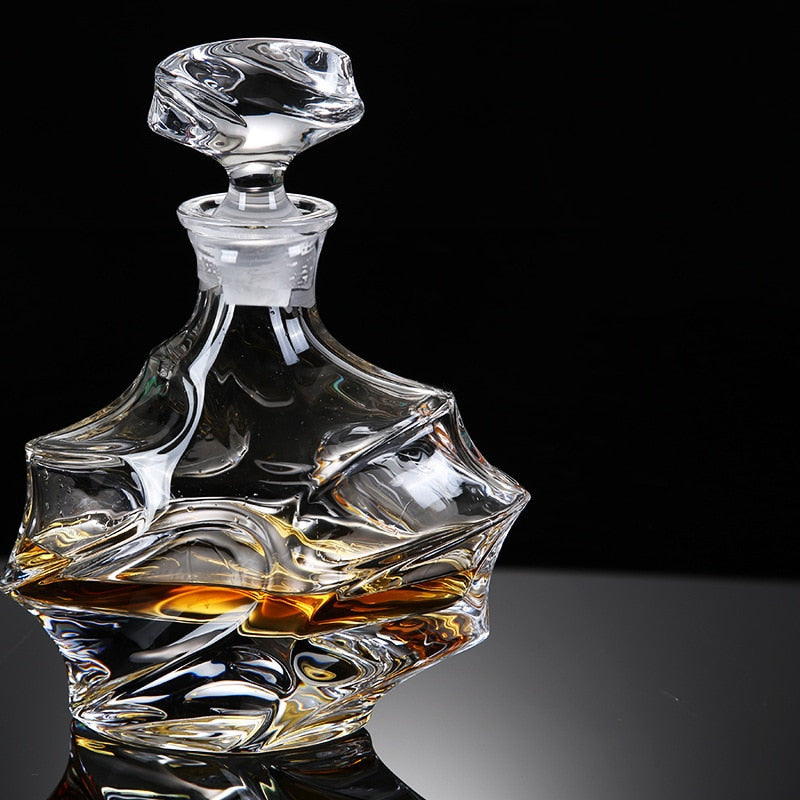 Captivating design of the hand blown Glasscias decanter for liquor enthusiasts