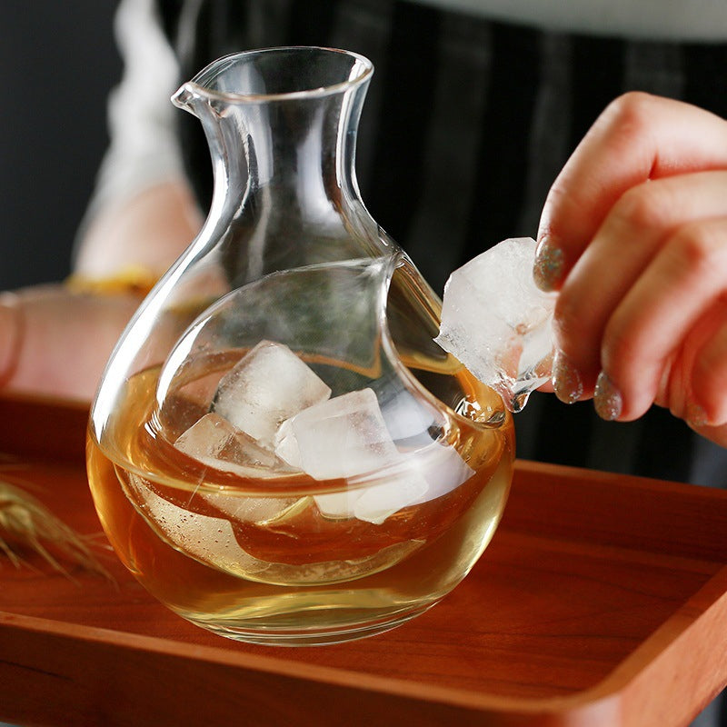 Modern decanter showcasing ingenious ice separation by Glasscias