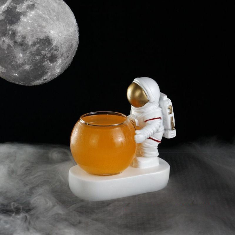 astronaut cocktail glass in round shape
